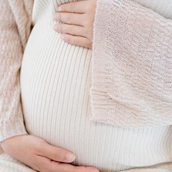 皮查伊在开场👃陈述中明确表🇯🇪💭示： “我很🕊🧞‍♀️高兴我们正在与苹🇸🇯